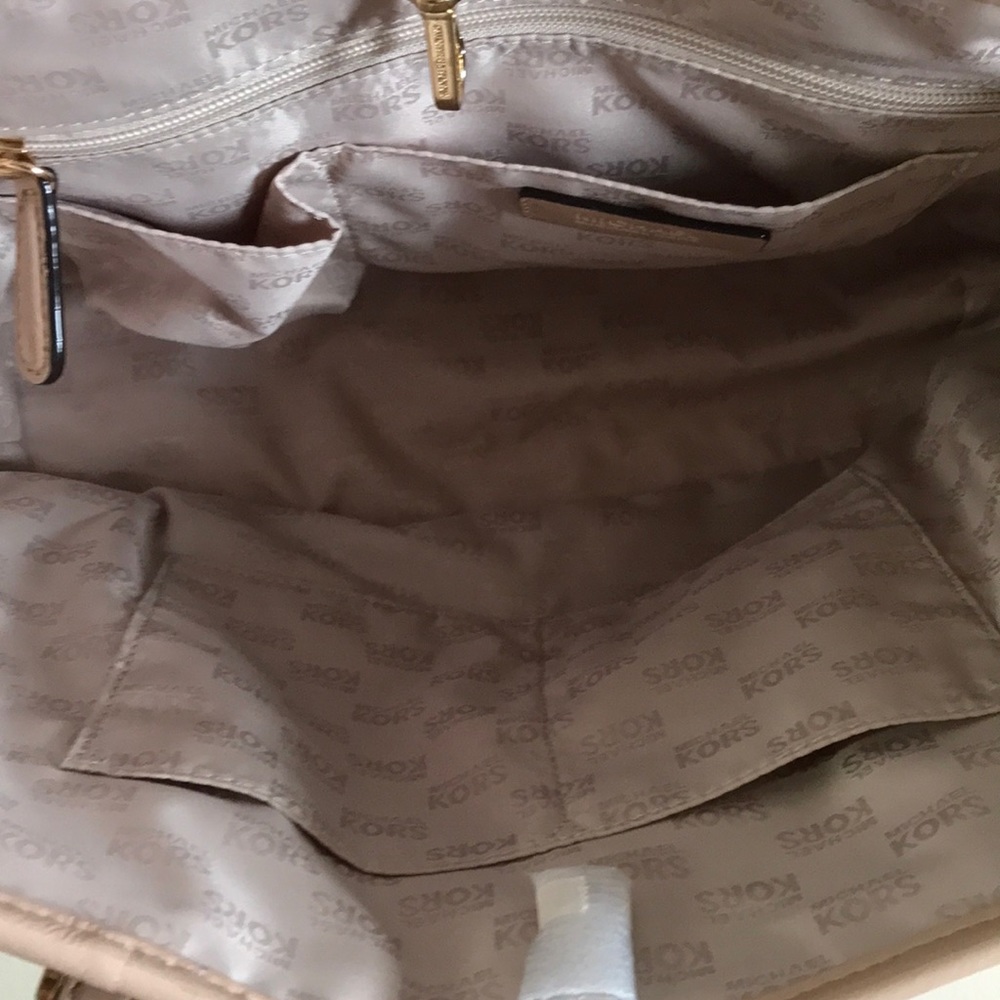 Michael Kors Jet Set Travel Tote - Picture 3 of 8